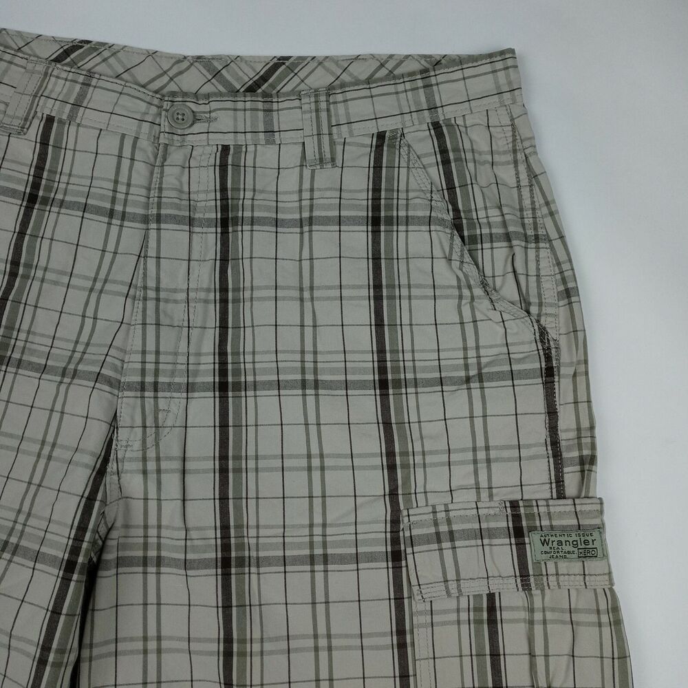 WRANGLER Plaid Shorts Cargo Pockets Men's Size 36 - Picture 2 of 7